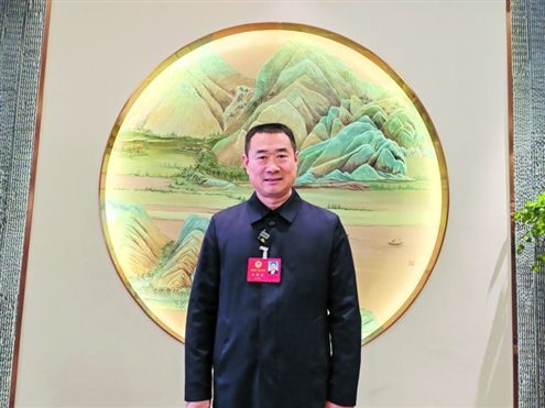 省政协委员李新峰